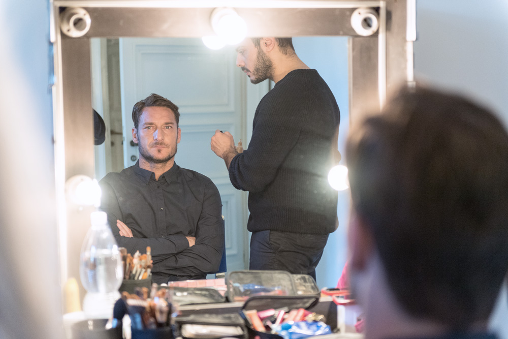 Spot televisivo 10elotto testimonial Francesco Totti mentre lo truccano Spot televisivo 10elotto testimonial Francesco Totti mentre lo truccano