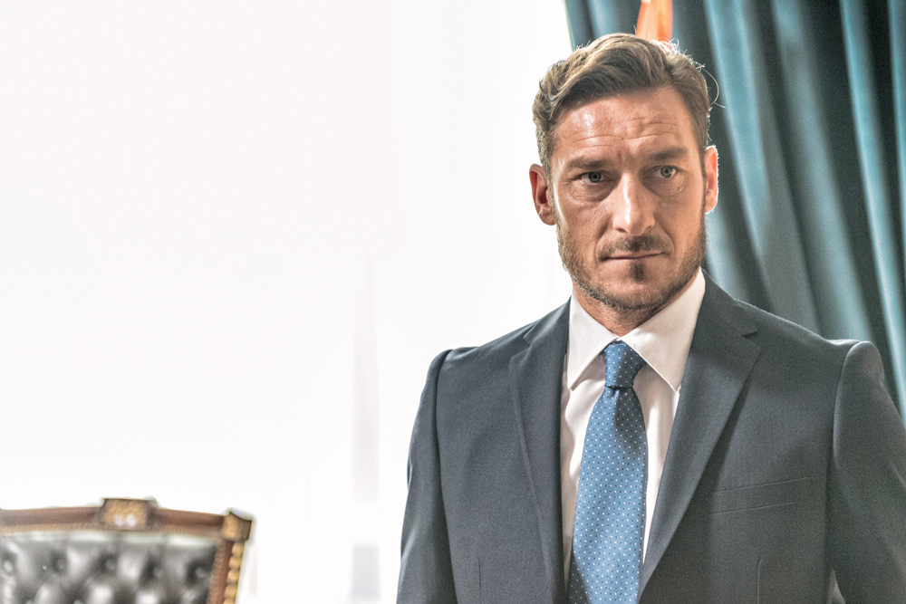 Spot televisivo 10elotto testimonial Francesco Totti mezzo busto del capitano giallorosso Spot televisivo 10elotto testimonial Francesco Totti mezzo busto del capitano giallorosso