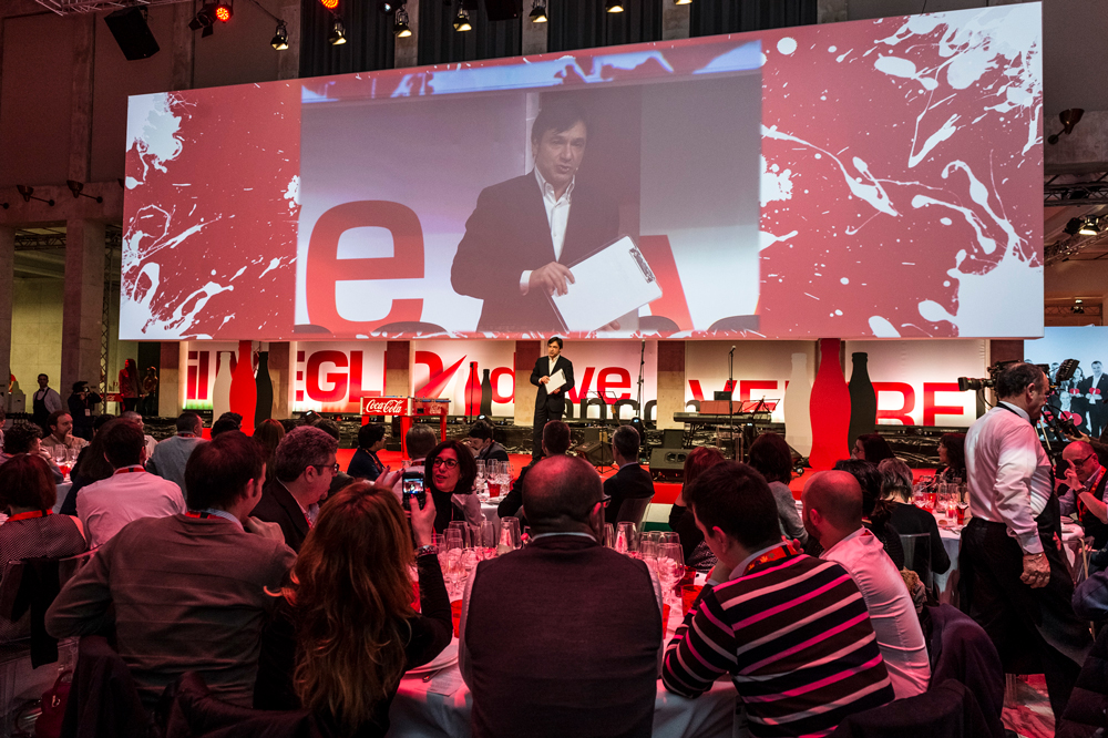 convegno-CocaCola-presso-il-salone-delle-tre-fontane-in-Roma-Fabio-Caressa-introduce-la-serata-evento-calcio-balilla convegno-CocaCola-presso-il-salone-delle-tre-fontane-in-Roma-Fabio-Caressa-introduce-la-serata-evento-calcio-balilla