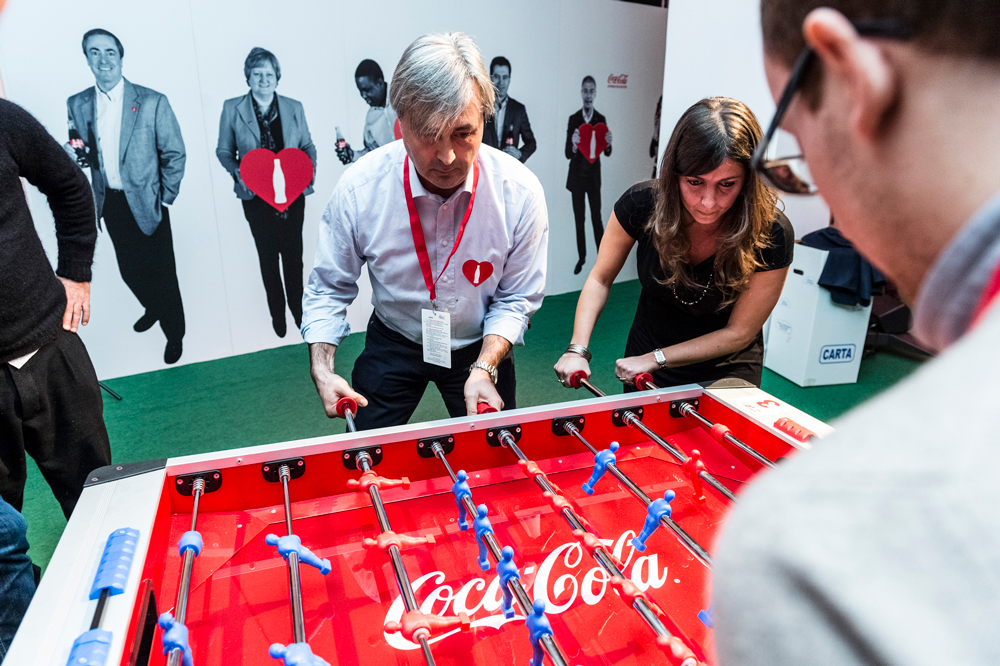 convegno-CocaCola-presso-il-salone-delle-tre-fontane-in-Roma-giocando-a-calcio-balilla convegno-CocaCola-presso-il-salone-delle-tre-fontane-in-Roma-giocando-a-calcio-balilla