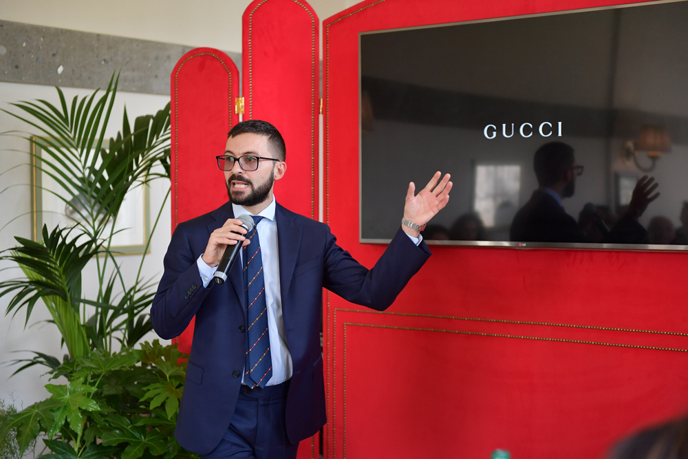nuova-collezione-Gucci-evento-presso-Relais-Appia-Antica-Roma-relatore-parla-della-storia-di-Gucci nuova-collezione-Gucci-evento-presso-Relais-Appia-Antica-Roma-relatore-parla-della-storia-di-Gucci
